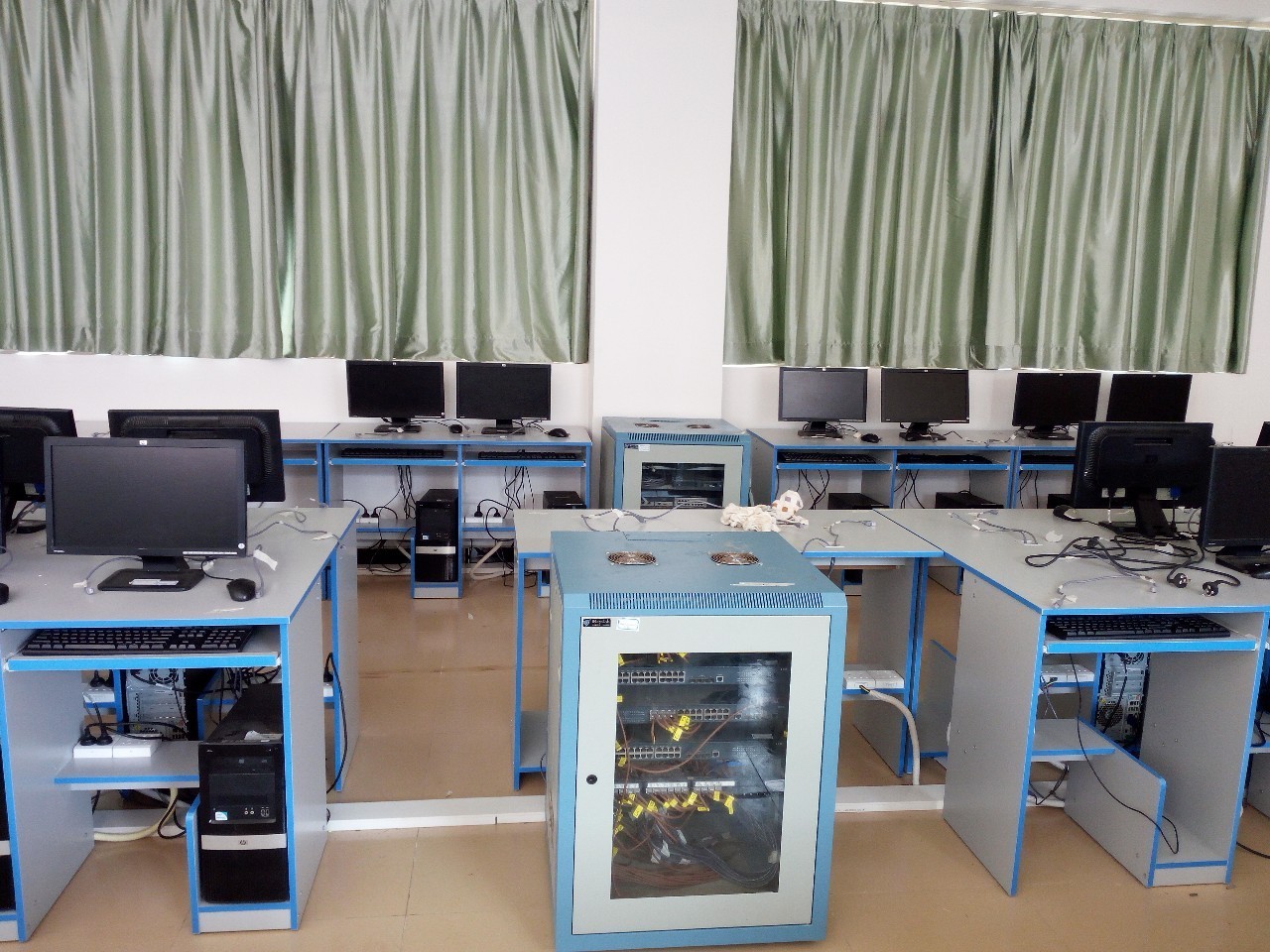 以實(shí)訓(xùn)室建設(shè)為支撐的經(jīng)濟(jì)信息咨詢(xún)?nèi)瞬排囵B(yǎng)模式探究